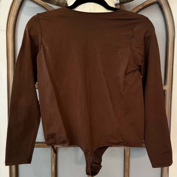 SKIMS ESSENTIAL CREW NECK LONG SLEEVE BODYSUIT - Picture 11 of 13